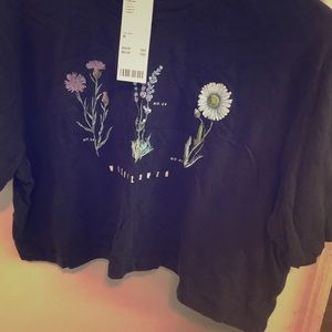 Adorable botanical wildflower cropped Tee